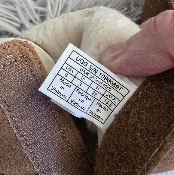 Toddler Ugg Keelan II boot, size 6T - Picture 6 of 9